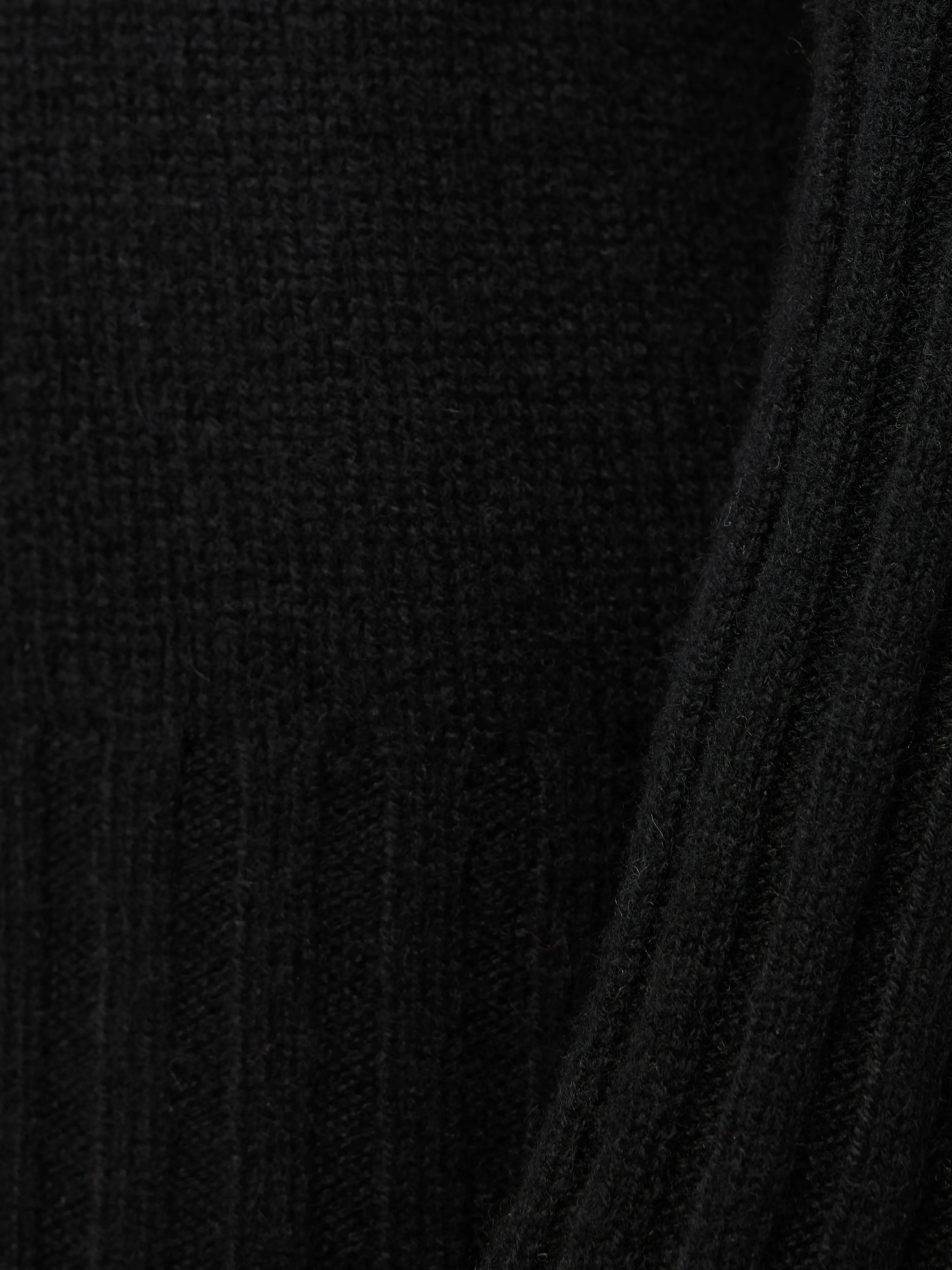 Cashmere Relaxed Crew Jumper | Black