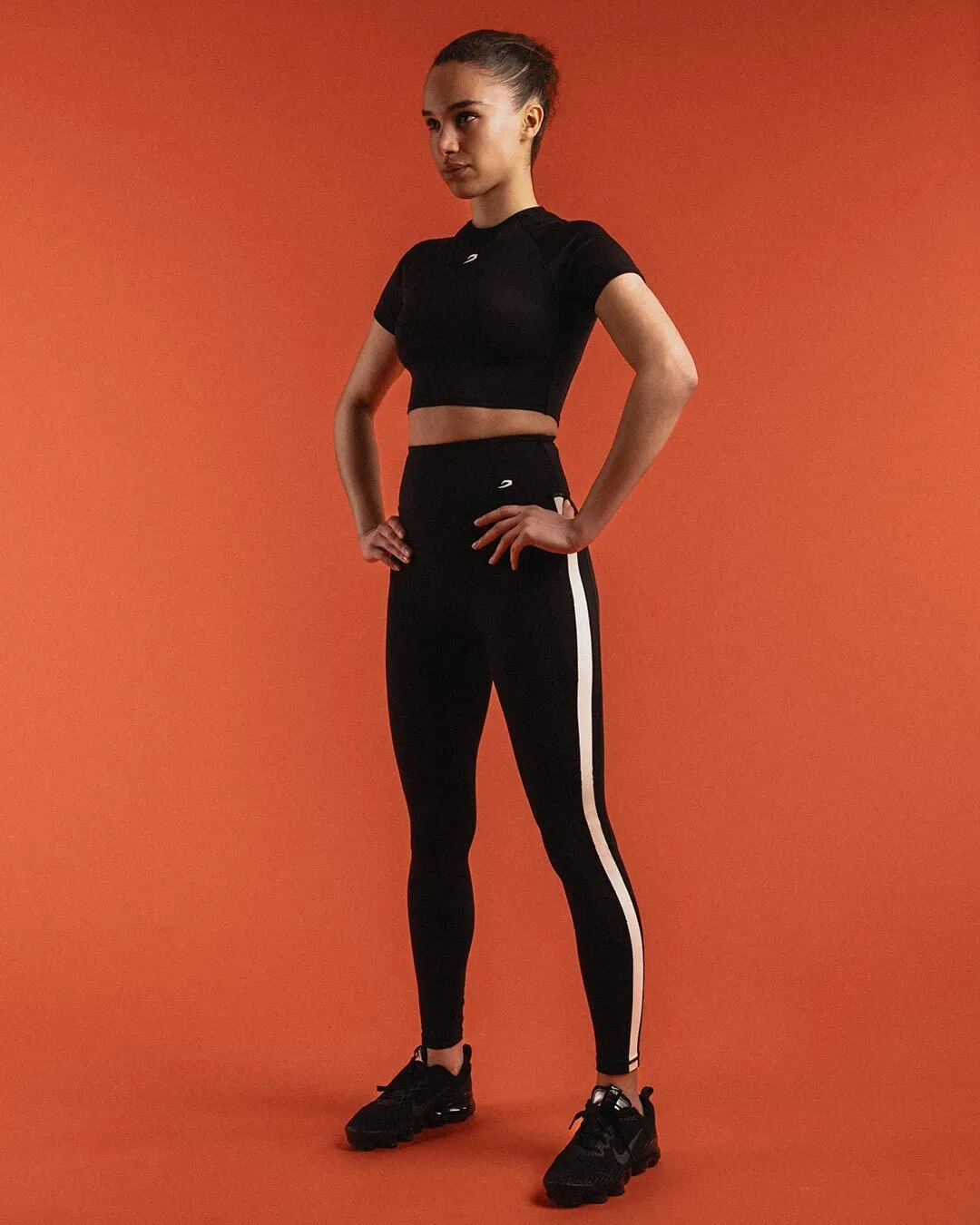 Training Short Sleeve Crop Top - Black